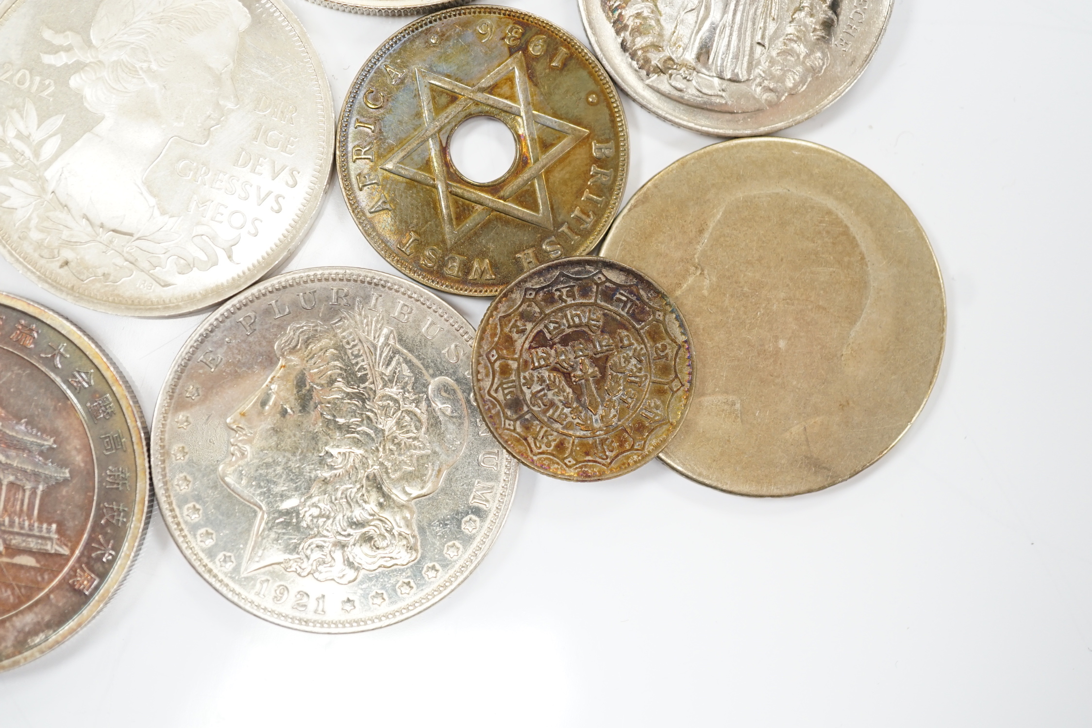 A quantity of various assorted coins